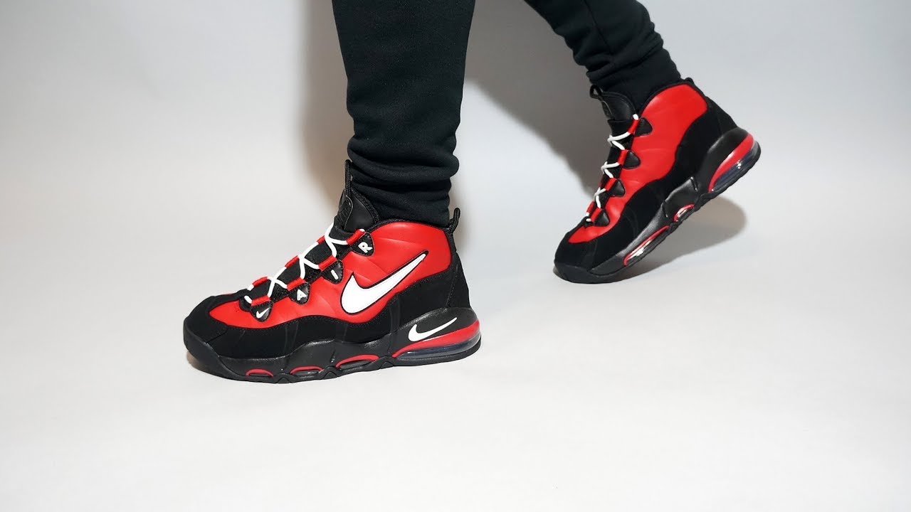 air max 95 all black on feet