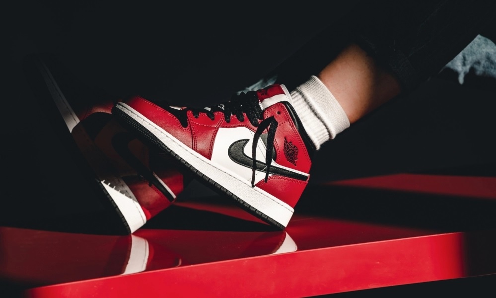 Air Jordan 1 Mid Chicago Toe 554724-069 Release Info UK - Foot Fire